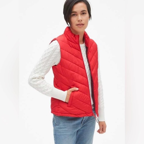 GAP Red Quilted Vest - Picture 1 of 10